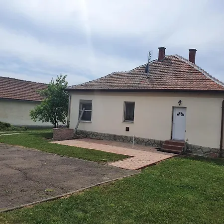 Czinege Vendeghaz - Kis Haz 아파트 *